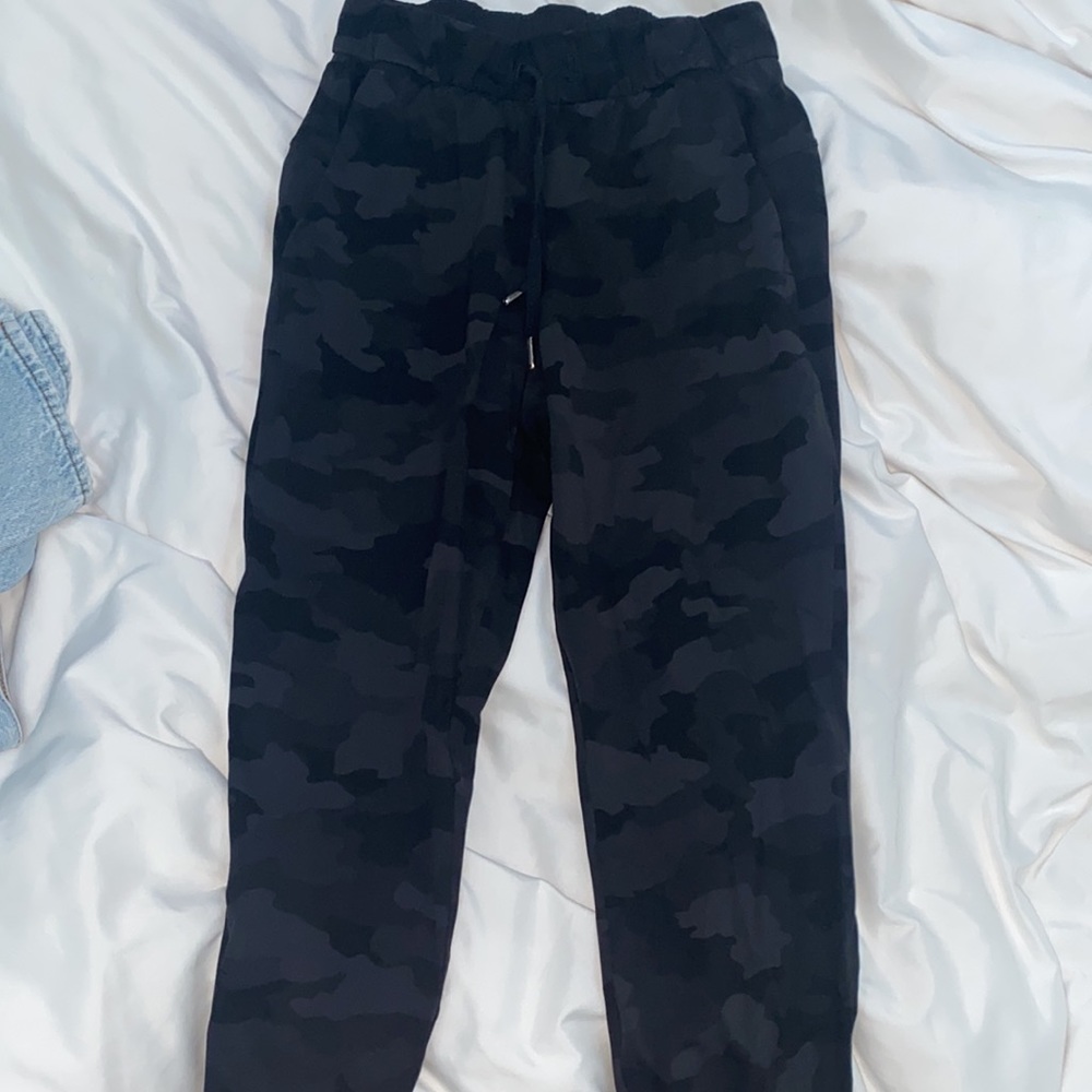 Lululemon align joggers in camo